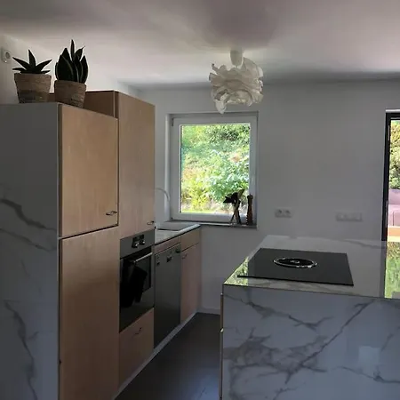 Panorama Domizil Im Schwarzwald In Einzigartiger Lage, Terrasse, 3 Schlafzimmer, Kamin, Direkt Am Waldrand, Nahe Baden-baden アパート